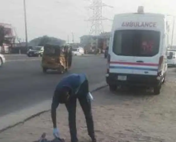 Photos: Unidentified victim of a Hit & Run accident along Lekki-Epe Expressway